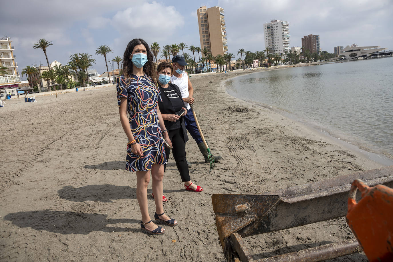 Fotos: La limpieza de las playas del Mar Menor se prorroga por las fuertes lluvias de los últimos días