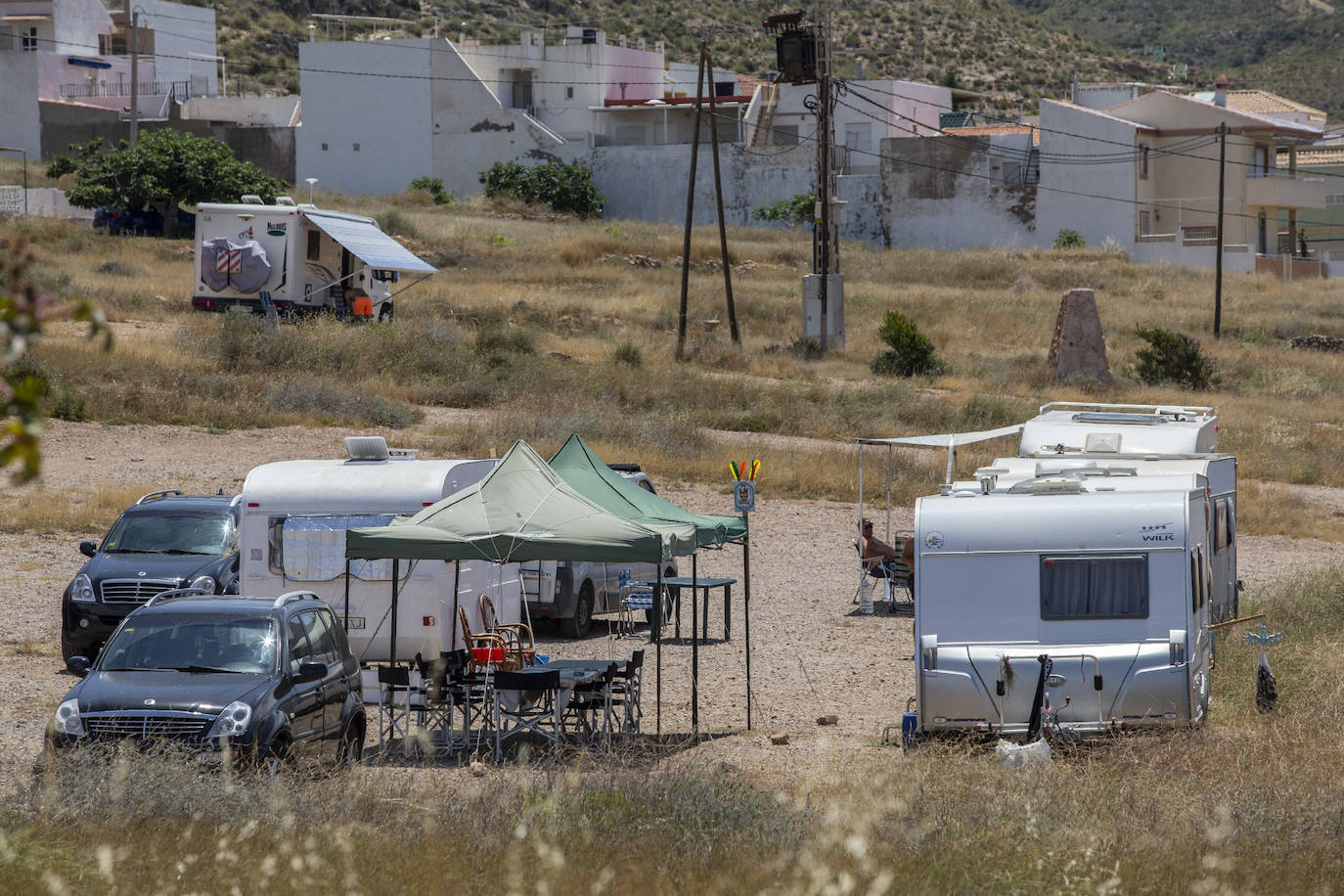 Fotos: La acumulación irregular de decenas de caravanas en La Azohía alerta a los vecinos