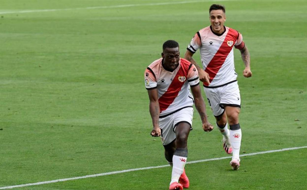 Luis Advíncula celebra su gol el Albacete, el primero en el fútbol español tras el parón.