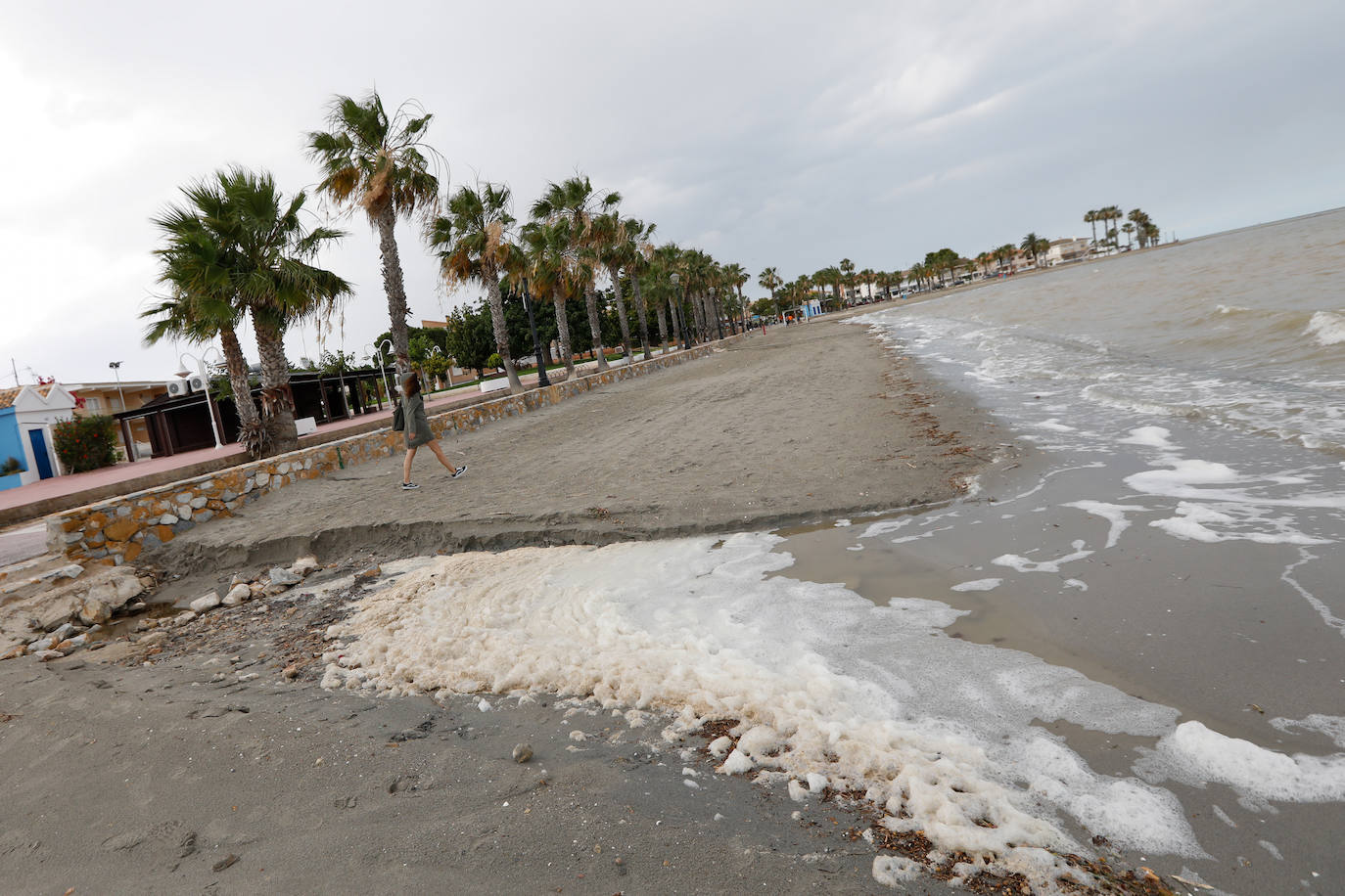 Fotos: Arrastres por las últimas lluvias en la playa de Los Narejos
