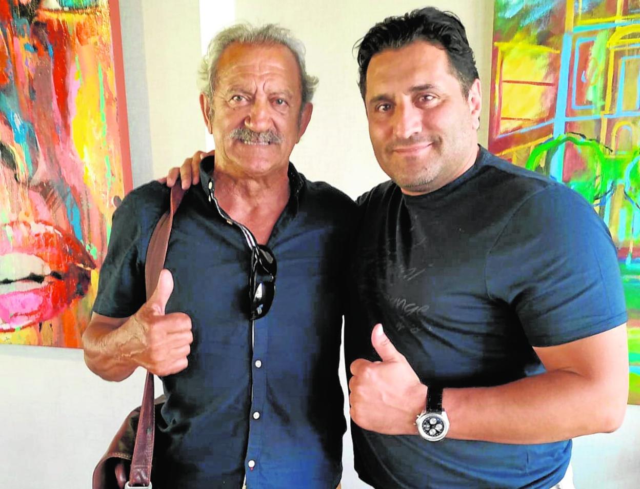 Morris Pagniello, dueño del Racing Murcia, junto a su entrenador, David Vidal. 