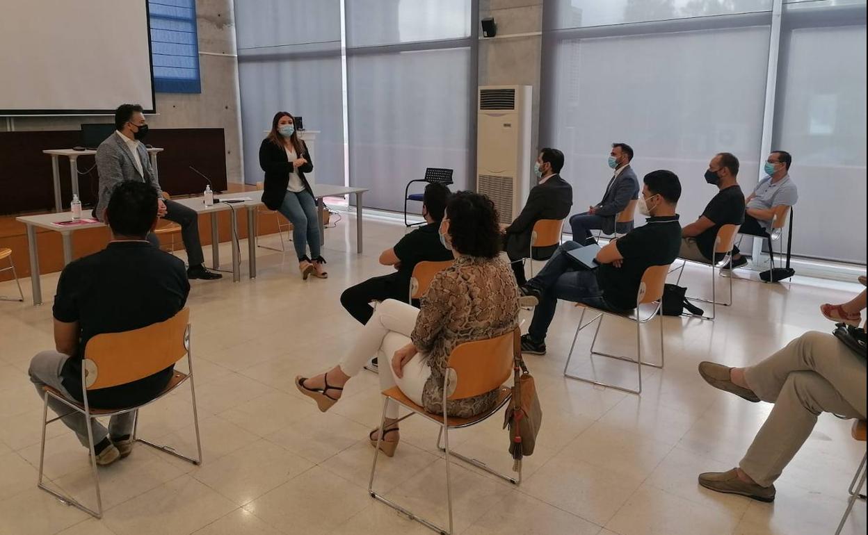 Esperanza Moreno, en el encuentro con los miembros del Comité Asesor para la Transformación Educativa.