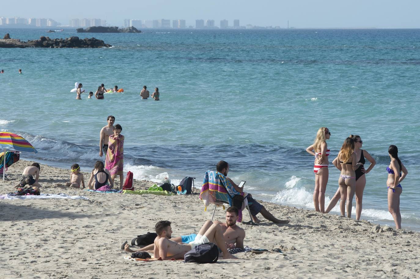 Fotos: La Comunidad no limitará el aforo en las playas tras las quejas de alcaldes de la costa