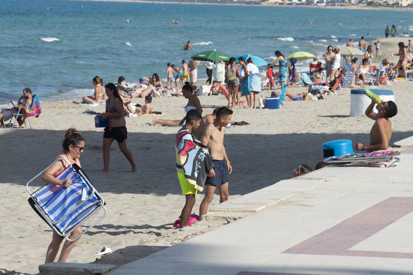 Fotos: La Comunidad no limitará el aforo en las playas tras las quejas de alcaldes de la costa