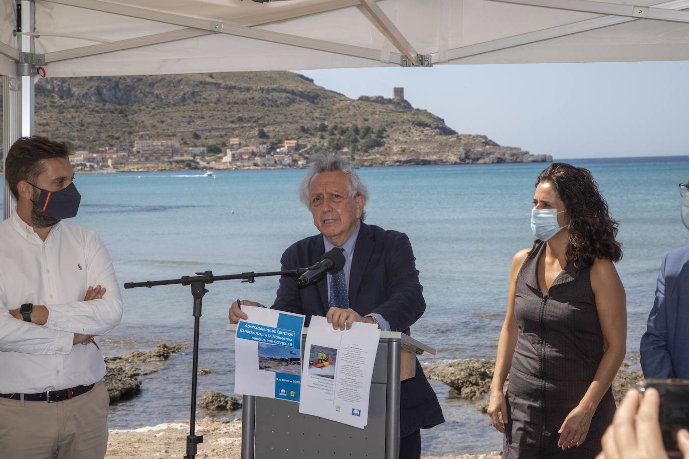 Fotos: Las playas de la Región reciben sus banderas azules