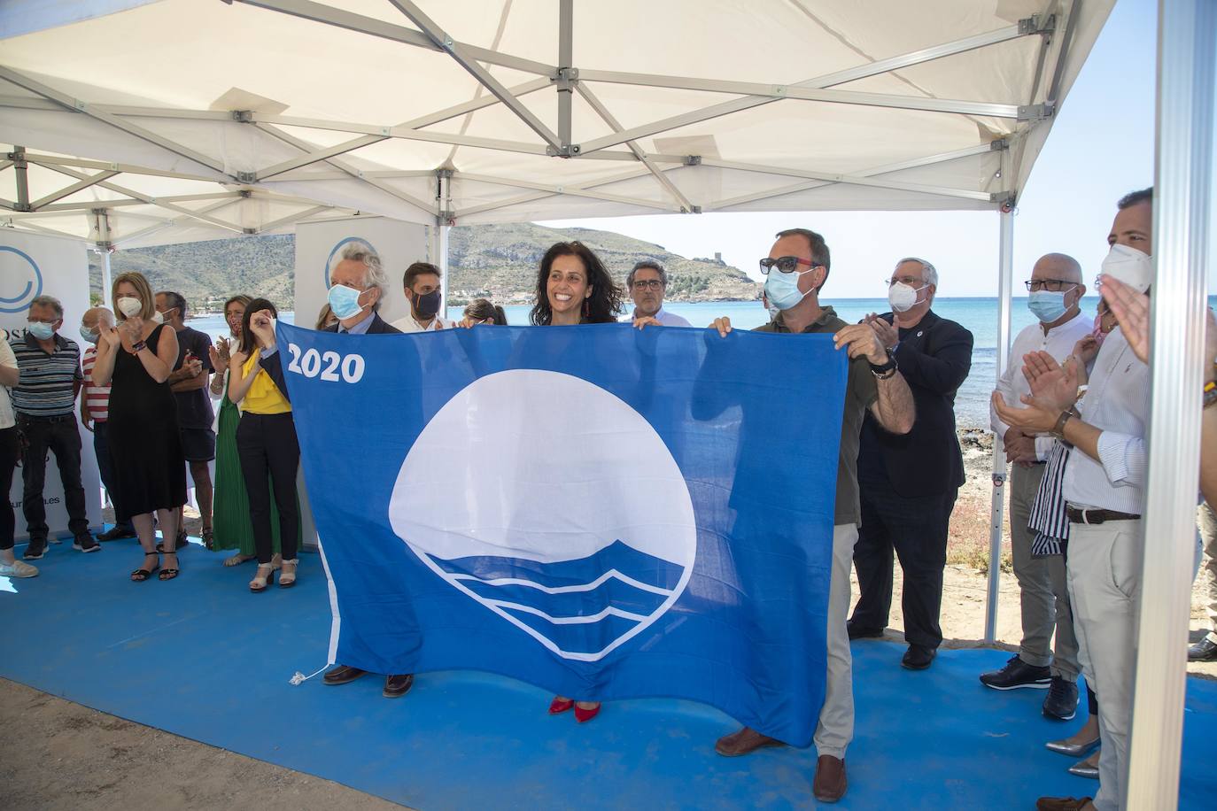 Fotos: Las playas de la Región reciben sus banderas azules