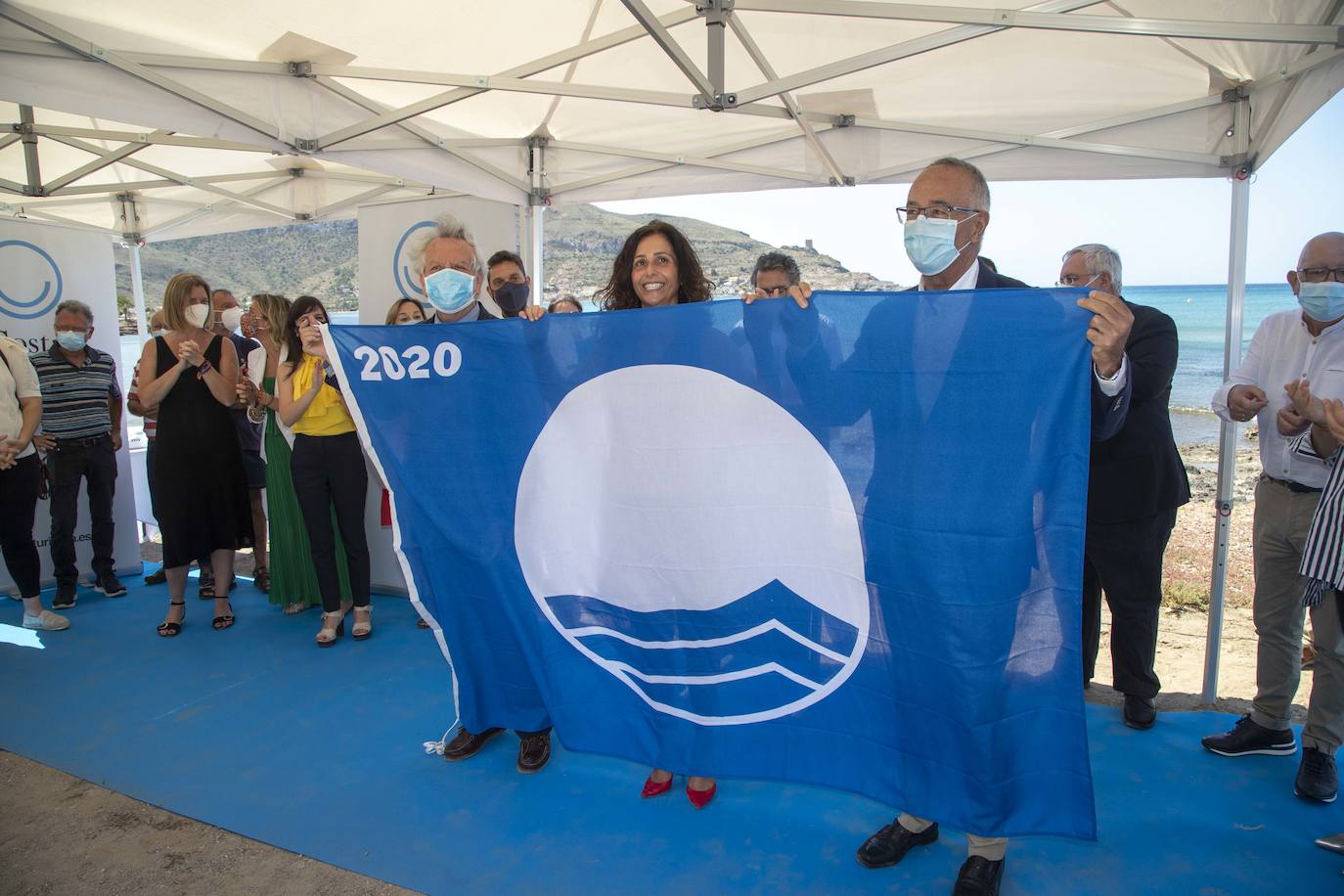 Fotos: Las playas de la Región reciben sus banderas azules