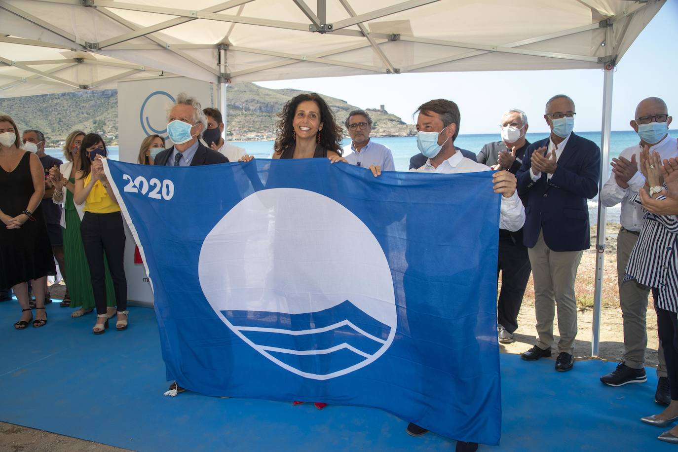 Fotos: Las playas de la Región reciben sus banderas azules