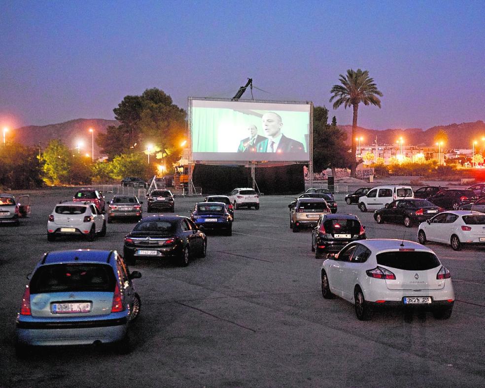 Cada coche ocupó una plaza de 60 m2 por riguroso orden de llegada. 