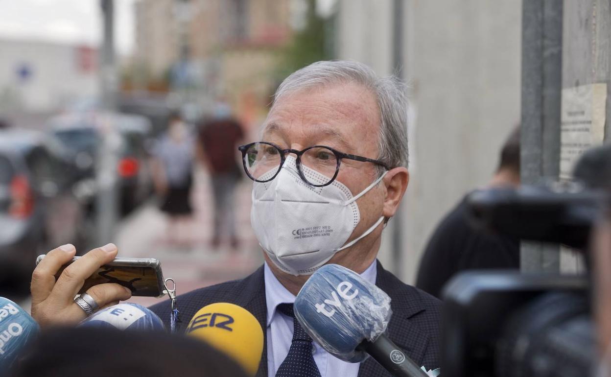 El expresidente de la Comunidad, Ramón Luis Valcárcel, a su salida de la Ciudad de la Justicia de Murcia, el pasado viernes.