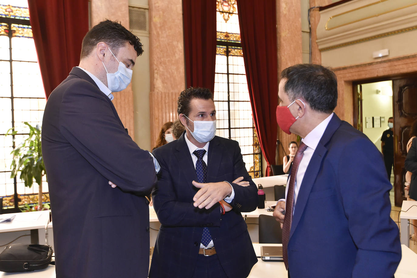 Con la única abstención de los tres concejales de Vox, el Plan de Soporte Social y Activación Económica del municipio de Murcia ha salido adelante esta mañana en el Pleno extraordinario con el apoyo de los grupos de gobierno en coalición.