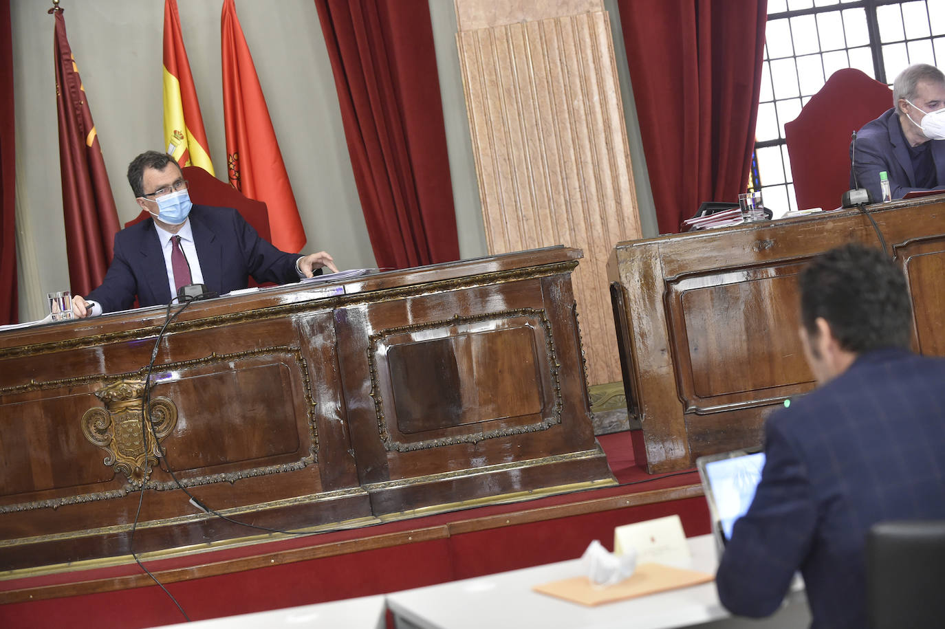 Con la única abstención de los tres concejales de Vox, el Plan de Soporte Social y Activación Económica del municipio de Murcia ha salido adelante esta mañana en el Pleno extraordinario con el apoyo de los grupos de gobierno en coalición.