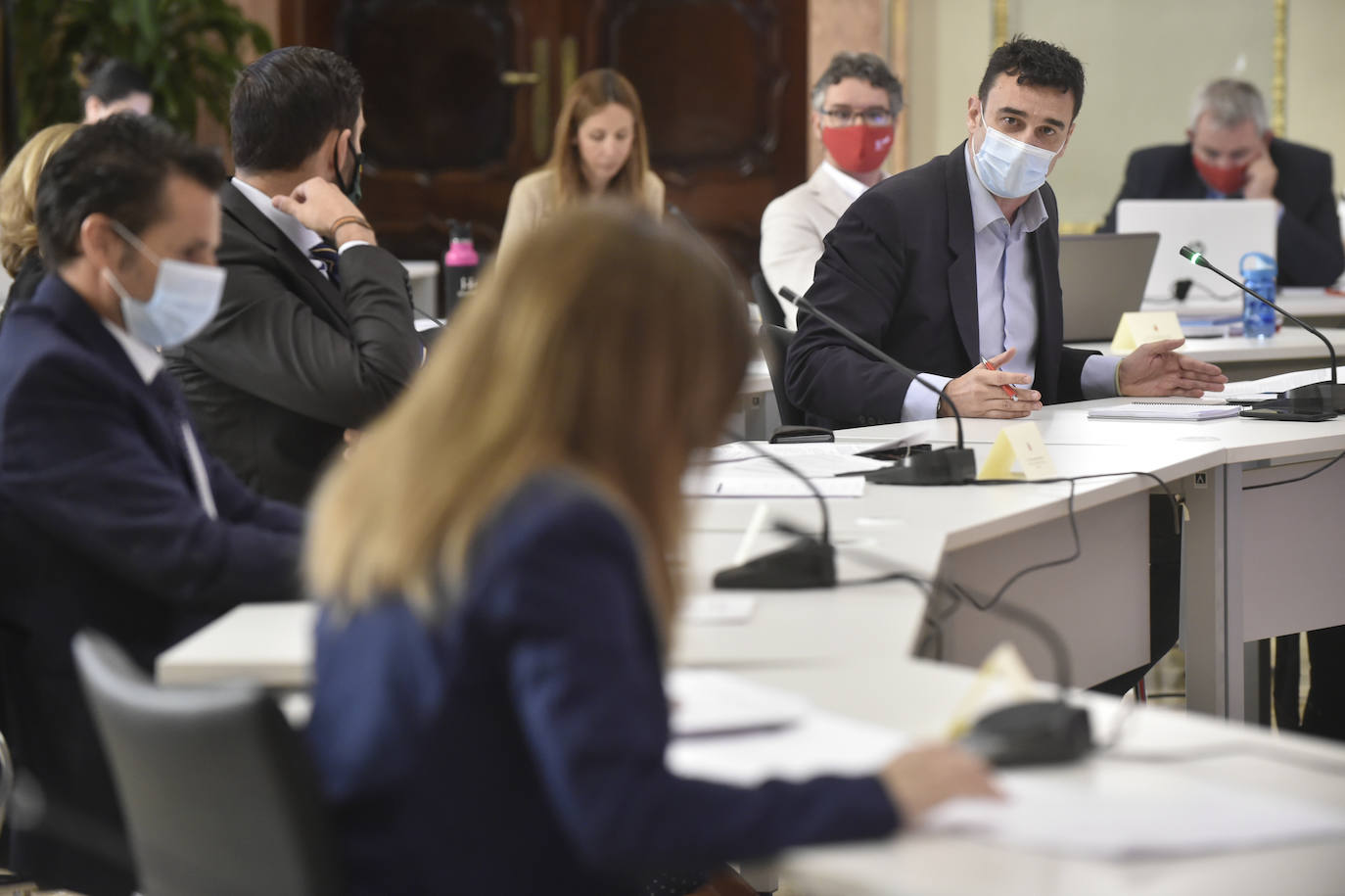 Con la única abstención de los tres concejales de Vox, el Plan de Soporte Social y Activación Económica del municipio de Murcia ha salido adelante esta mañana en el Pleno extraordinario con el apoyo de los grupos de gobierno en coalición.