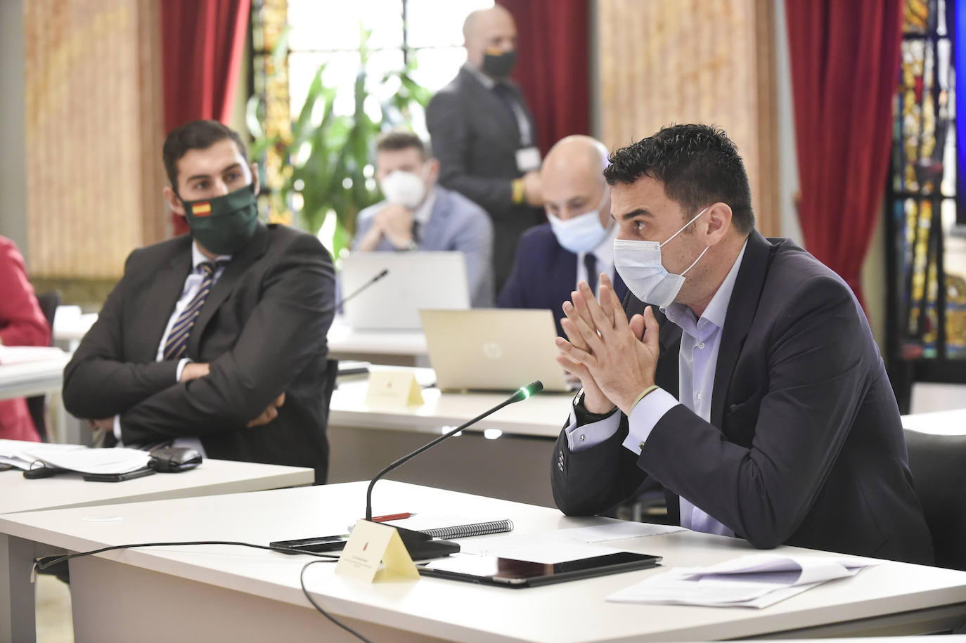 Con la única abstención de los tres concejales de Vox, el Plan de Soporte Social y Activación Económica del municipio de Murcia ha salido adelante esta mañana en el Pleno extraordinario con el apoyo de los grupos de gobierno en coalición.