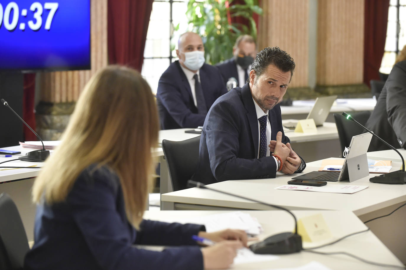 Con la única abstención de los tres concejales de Vox, el Plan de Soporte Social y Activación Económica del municipio de Murcia ha salido adelante esta mañana en el Pleno extraordinario con el apoyo de los grupos de gobierno en coalición.