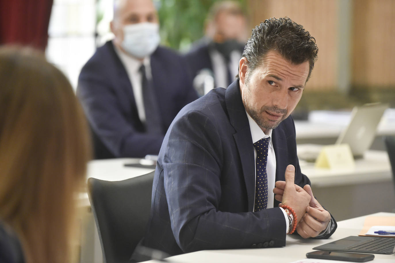 Con la única abstención de los tres concejales de Vox, el Plan de Soporte Social y Activación Económica del municipio de Murcia ha salido adelante esta mañana en el Pleno extraordinario con el apoyo de los grupos de gobierno en coalición.