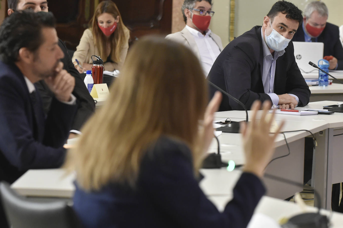 Con la única abstención de los tres concejales de Vox, el Plan de Soporte Social y Activación Económica del municipio de Murcia ha salido adelante esta mañana en el Pleno extraordinario con el apoyo de los grupos de gobierno en coalición.