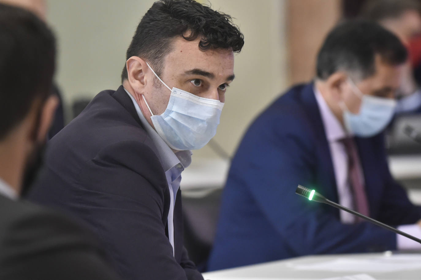 Con la única abstención de los tres concejales de Vox, el Plan de Soporte Social y Activación Económica del municipio de Murcia ha salido adelante esta mañana en el Pleno extraordinario con el apoyo de los grupos de gobierno en coalición.