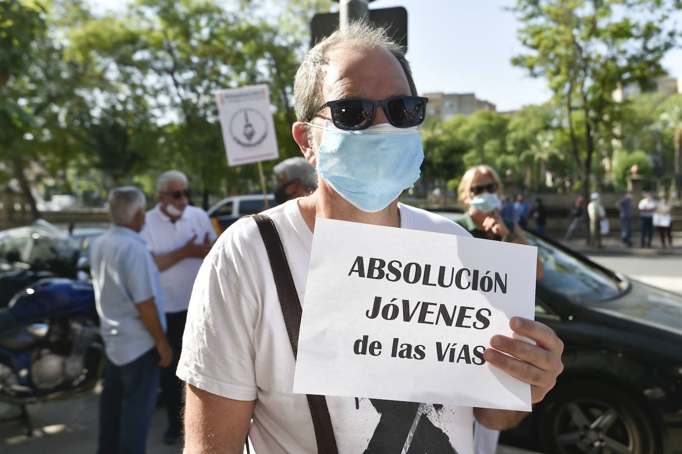 Los concentrados en la Audiencia Provincial.