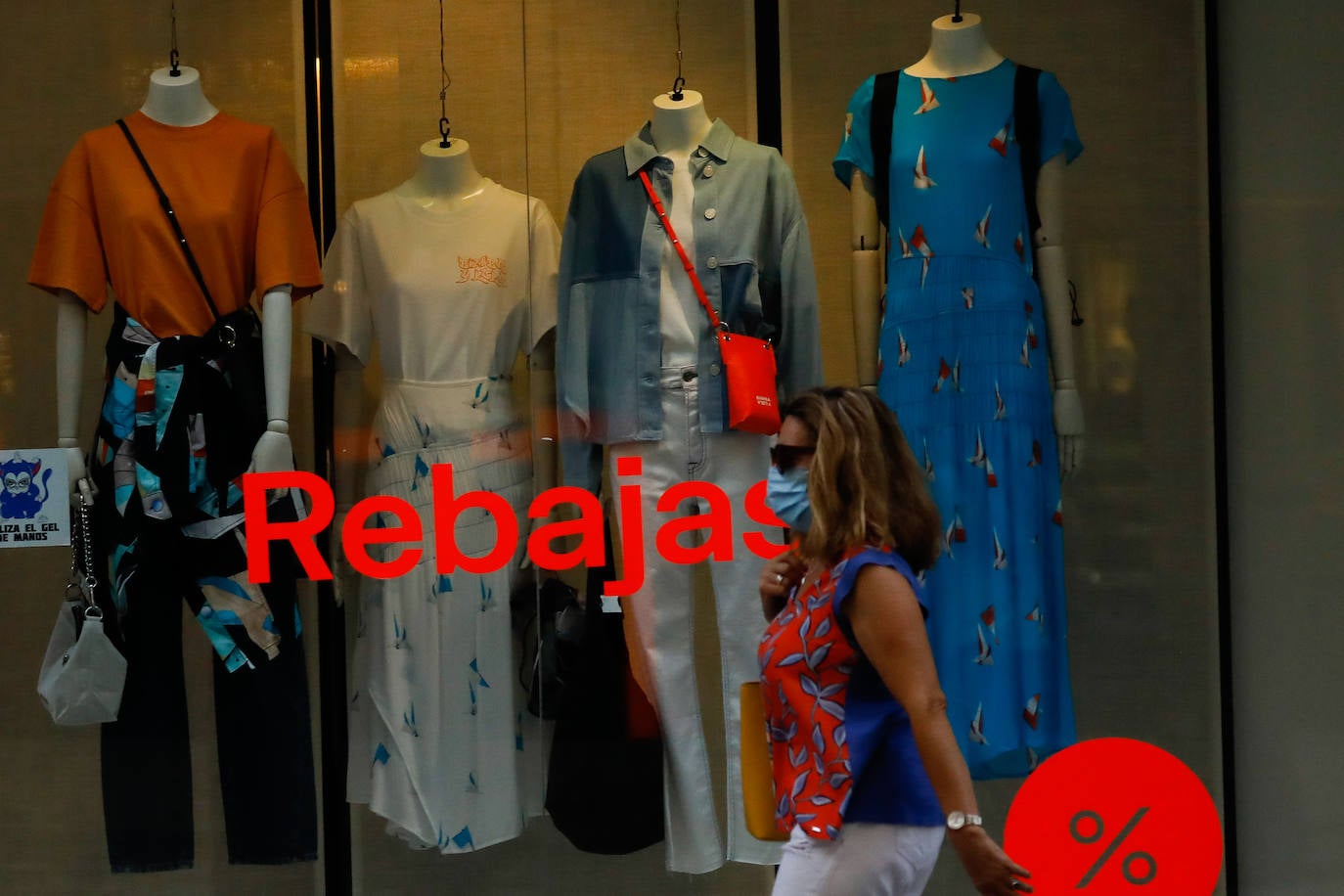 Fotos: Primeras rebajas en Murcia con mascarilla y distancia social