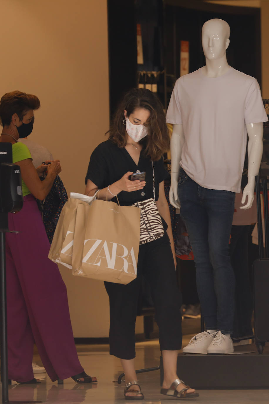 Fotos: Primeras rebajas en Murcia con mascarilla y distancia social