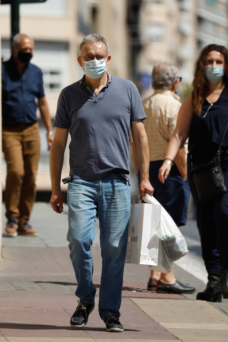 Fotos: Primeras rebajas en Murcia con mascarilla y distancia social