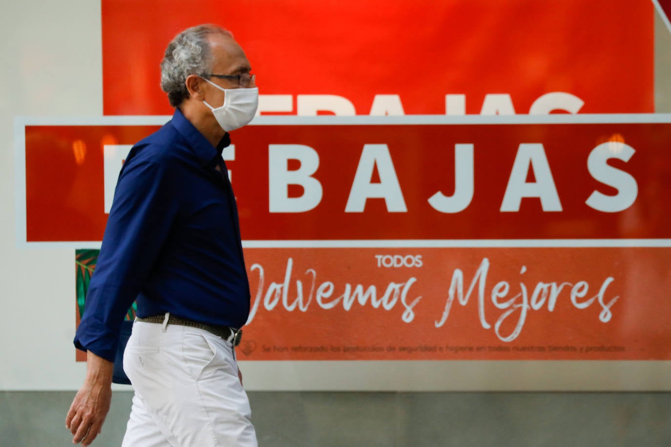 Fotos: Primeras rebajas en Murcia con mascarilla y distancia social