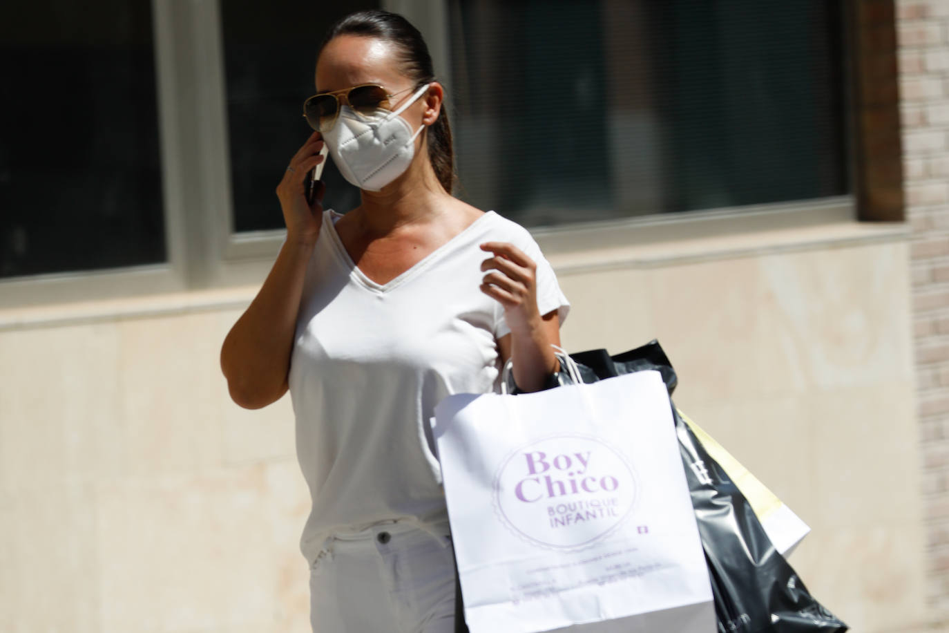 Fotos: Primeras rebajas en Murcia con mascarilla y distancia social