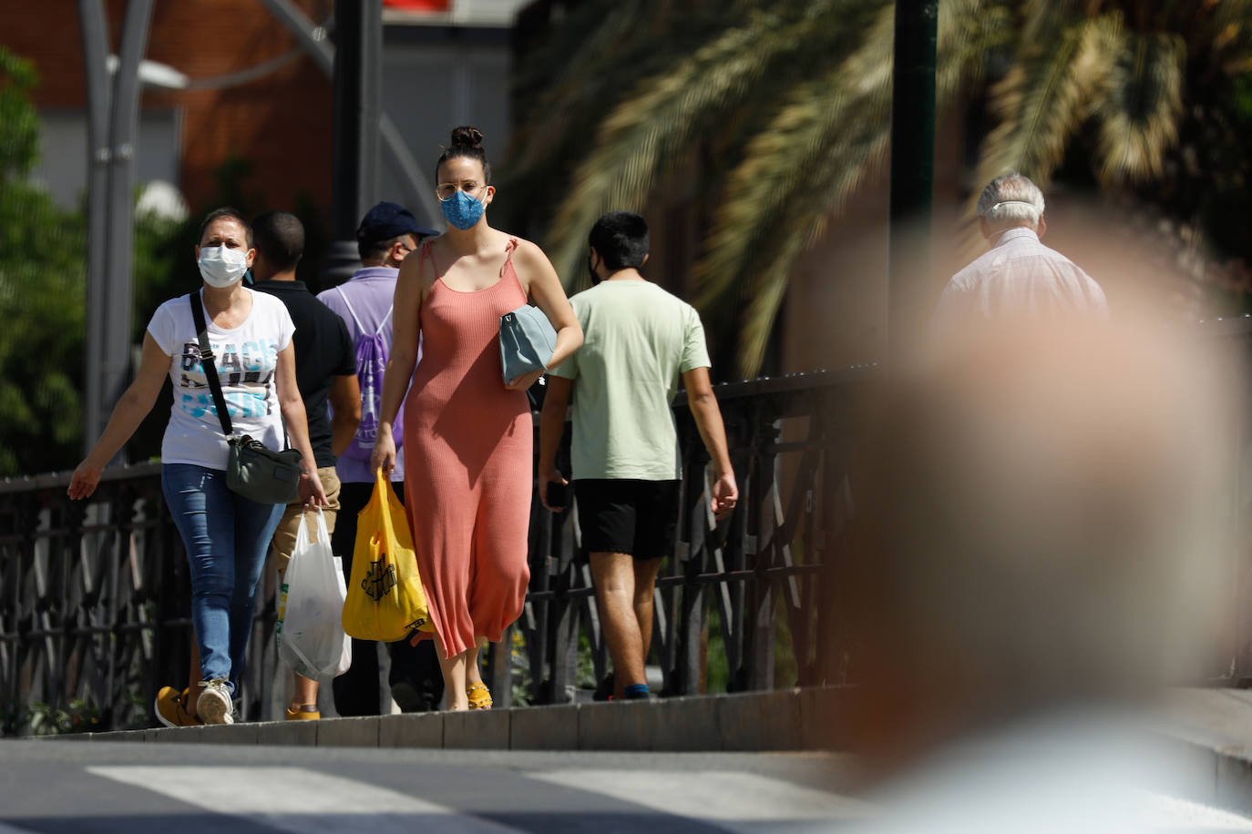 Fotos: Primeras rebajas en Murcia con mascarilla y distancia social