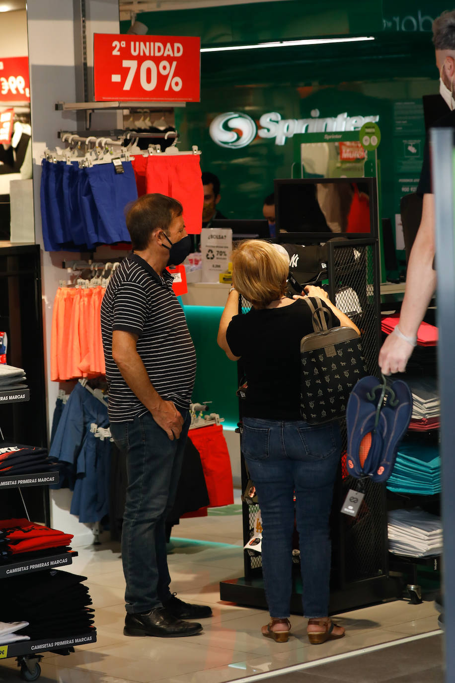 Fotos: Primeras rebajas en Murcia con mascarilla y distancia social