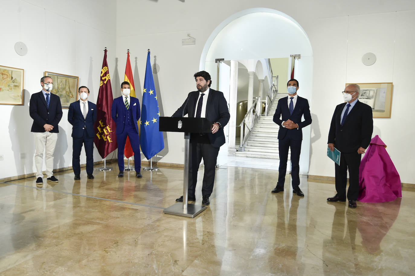 El presidente de la Comunidad, Fernando López Miras, se reunió ayer con representantes de la Fundación del Toro de Lidia.