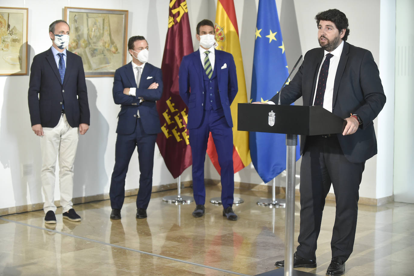 El presidente de la Comunidad, Fernando López Miras, se reunió ayer con representantes de la Fundación del Toro de Lidia.