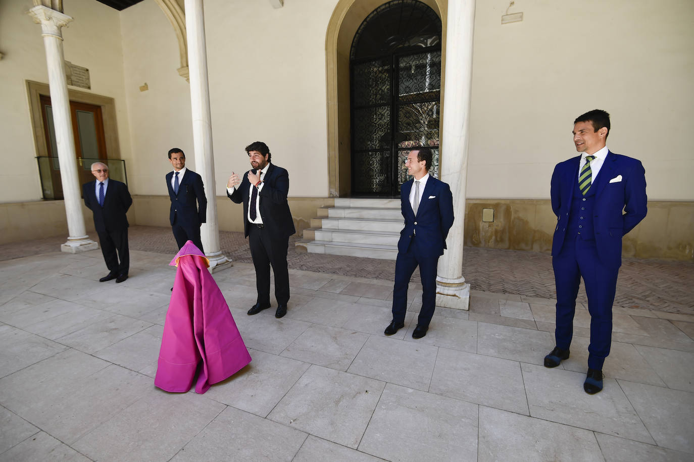 El presidente de la Comunidad, Fernando López Miras, se reunió ayer con representantes de la Fundación del Toro de Lidia.