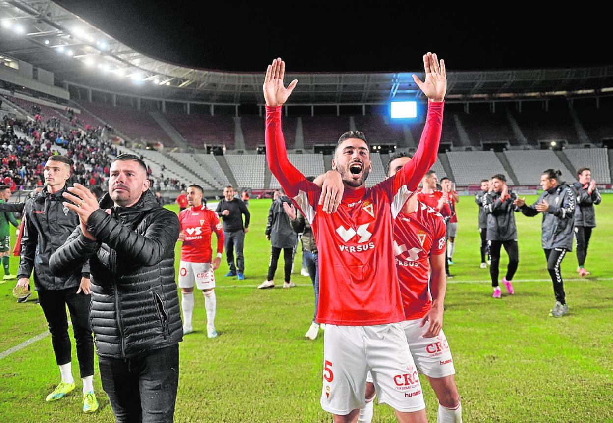 Celebrando un triunfo con el Real Murcia, esta temporada. 