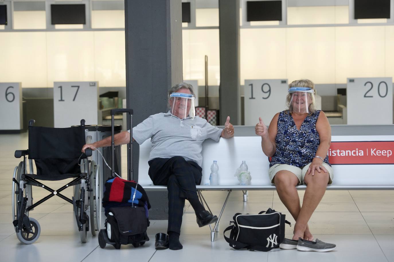 Fotos: Aterriza en el aeropuerto de Corvera el primer vuelo tras la pandemia