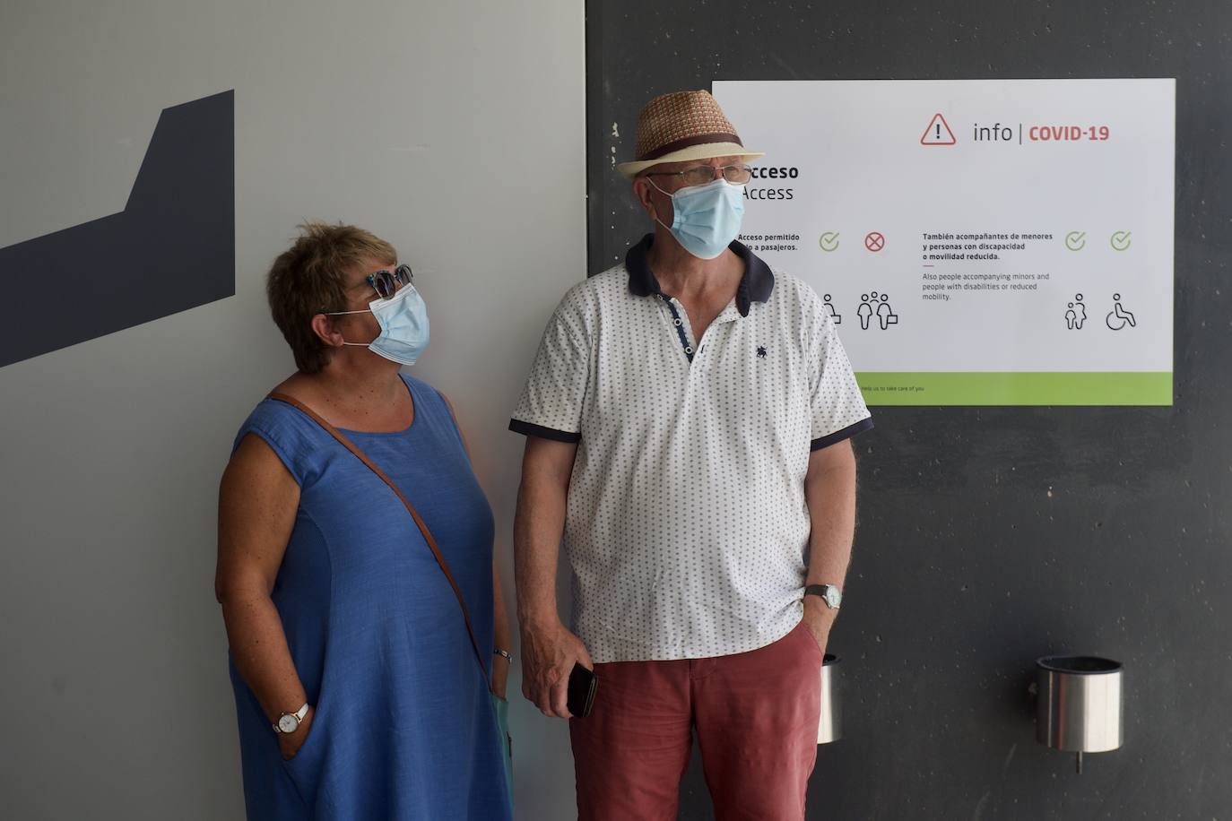 Fotos: Aterriza en el aeropuerto de Corvera el primer vuelo tras la pandemia