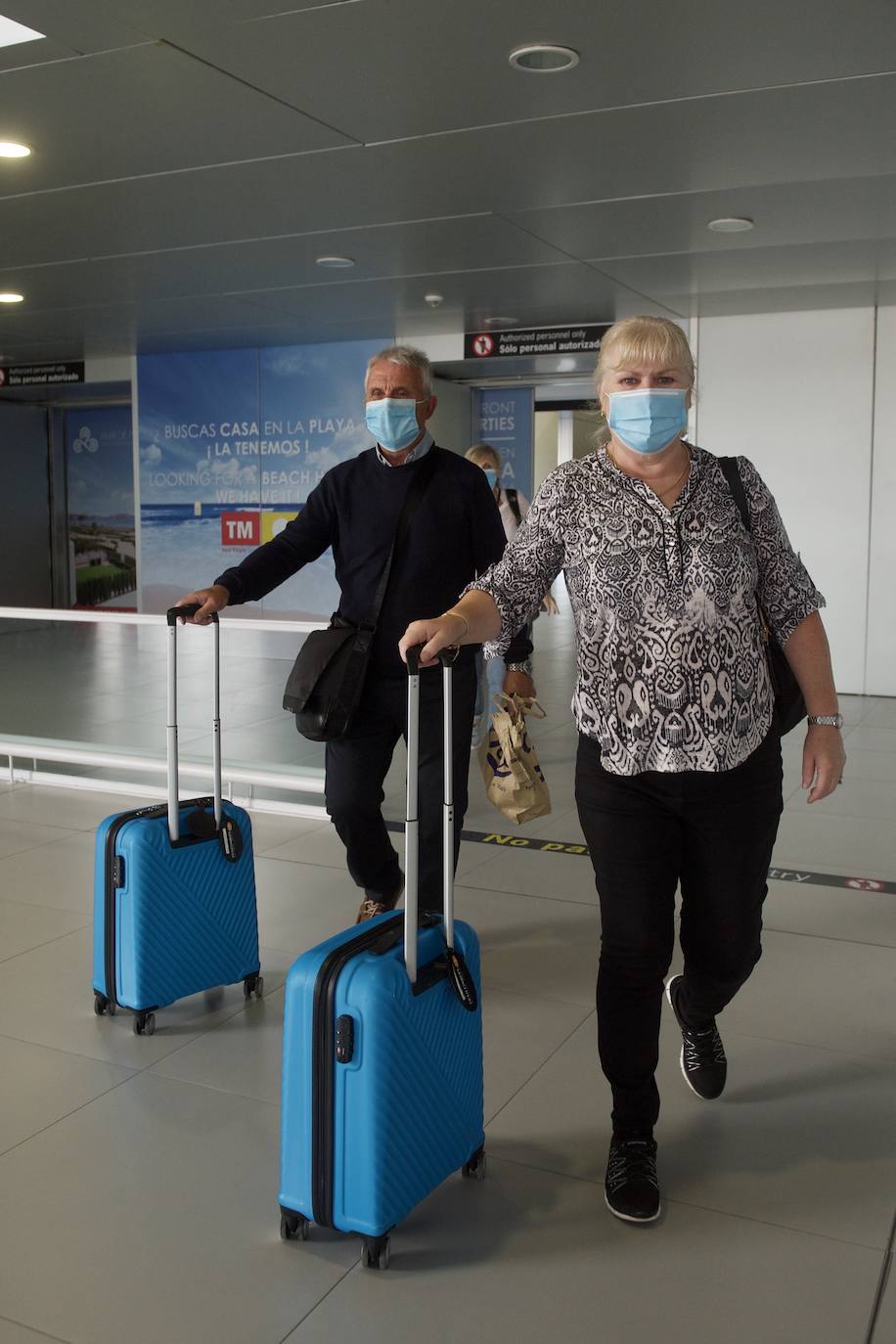 Fotos: Aterriza en el aeropuerto de Corvera el primer vuelo tras la pandemia