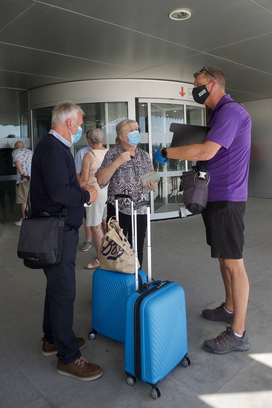 Fotos: Aterriza en el aeropuerto de Corvera el primer vuelo tras la pandemia