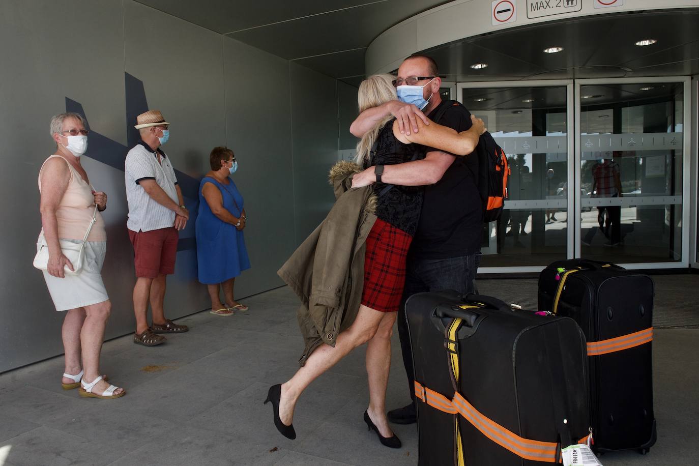 Fotos: Aterriza en el aeropuerto de Corvera el primer vuelo tras la pandemia