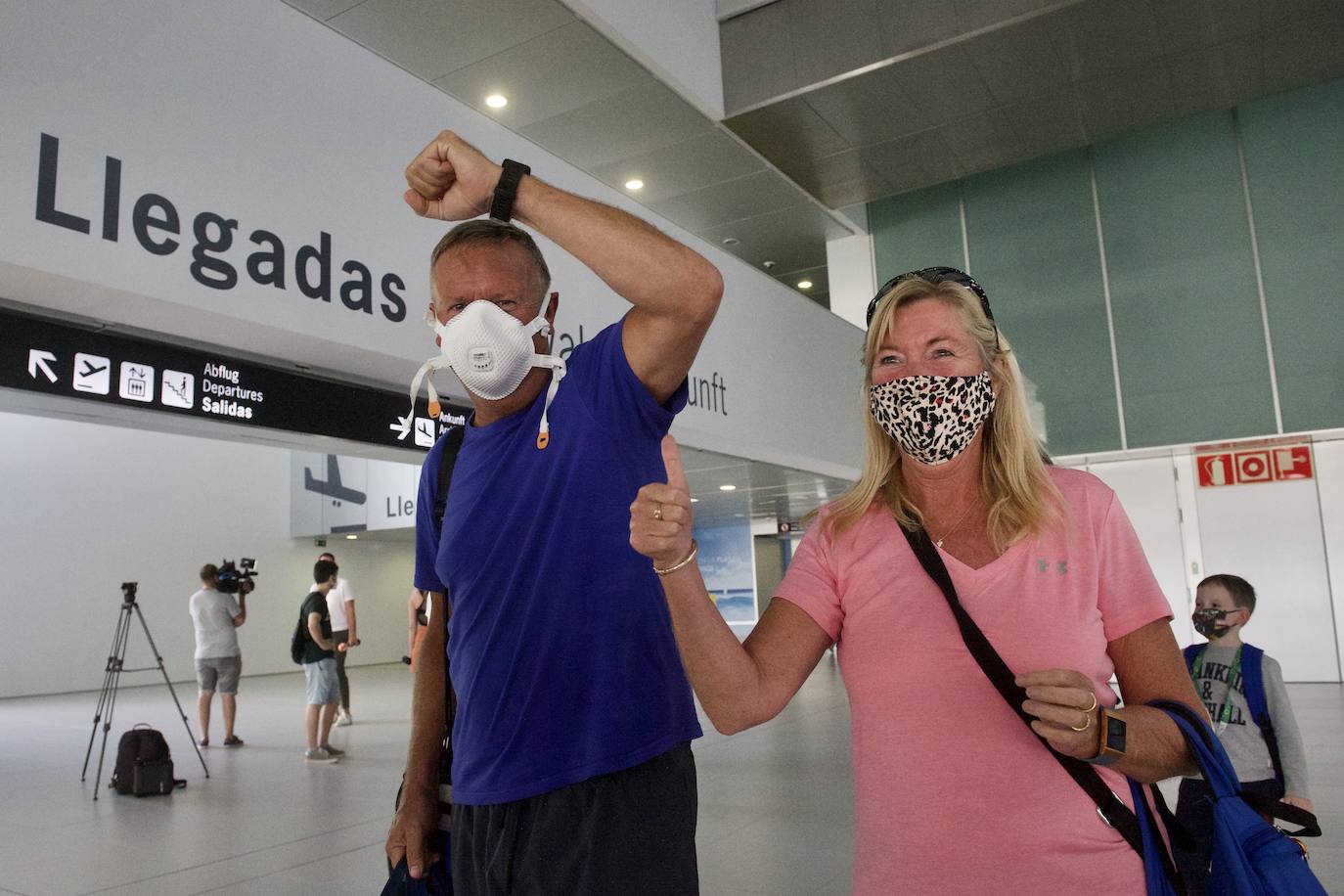 Fotos: Aterriza en el aeropuerto de Corvera el primer vuelo tras la pandemia
