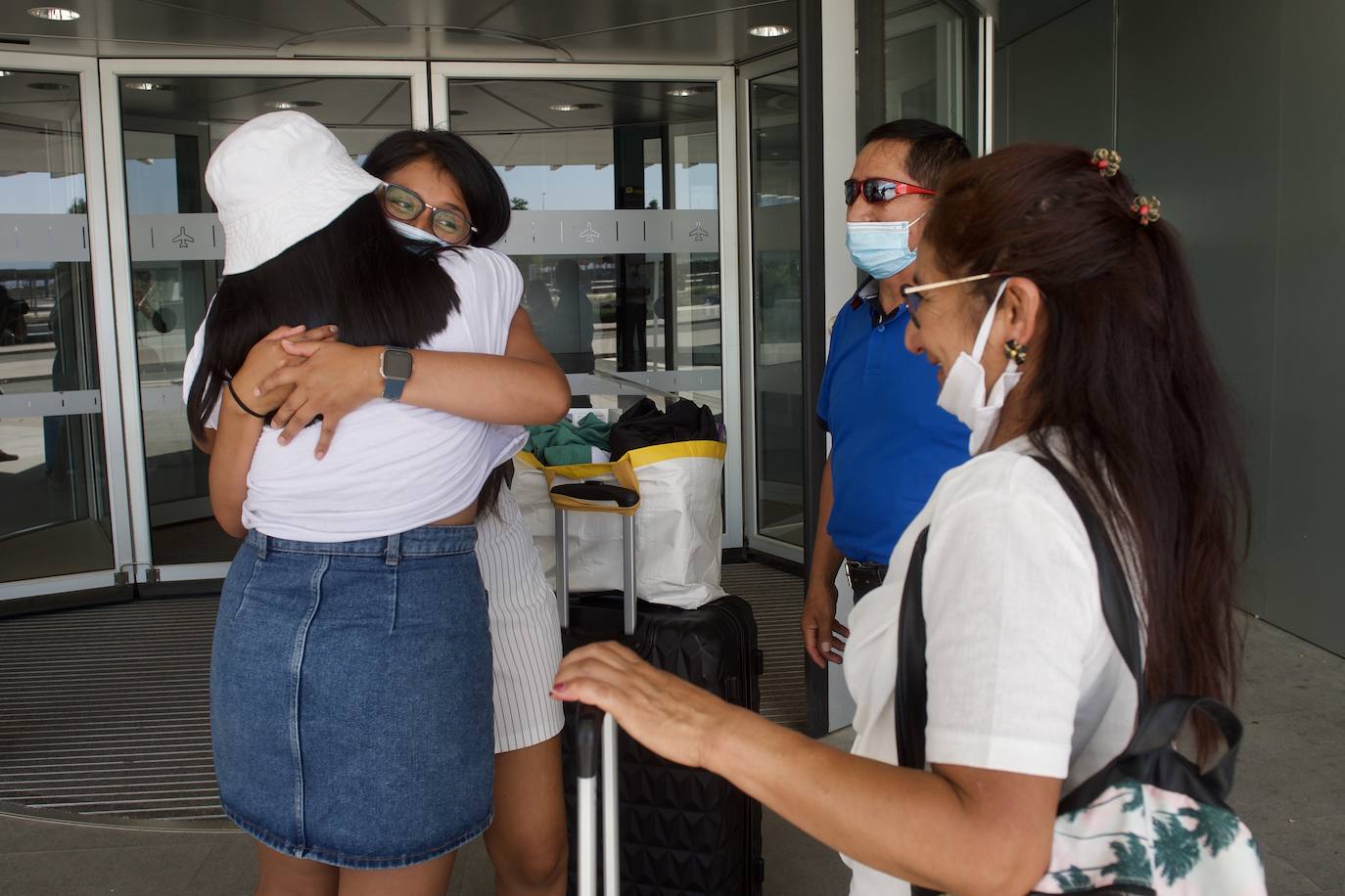 Fotos: Aterriza en el aeropuerto de Corvera el primer vuelo tras la pandemia