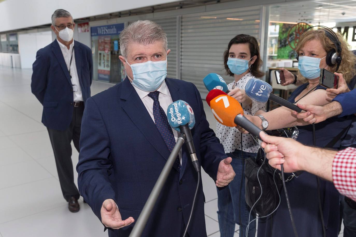 Fotos: Aterriza en el aeropuerto de Corvera el primer vuelo tras la pandemia