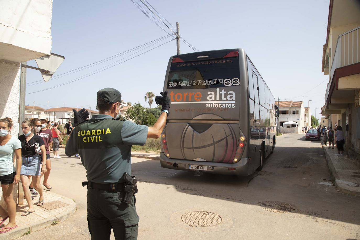 Fotos: Tensión en Los Nietos por llegar argelinos en cuarentena