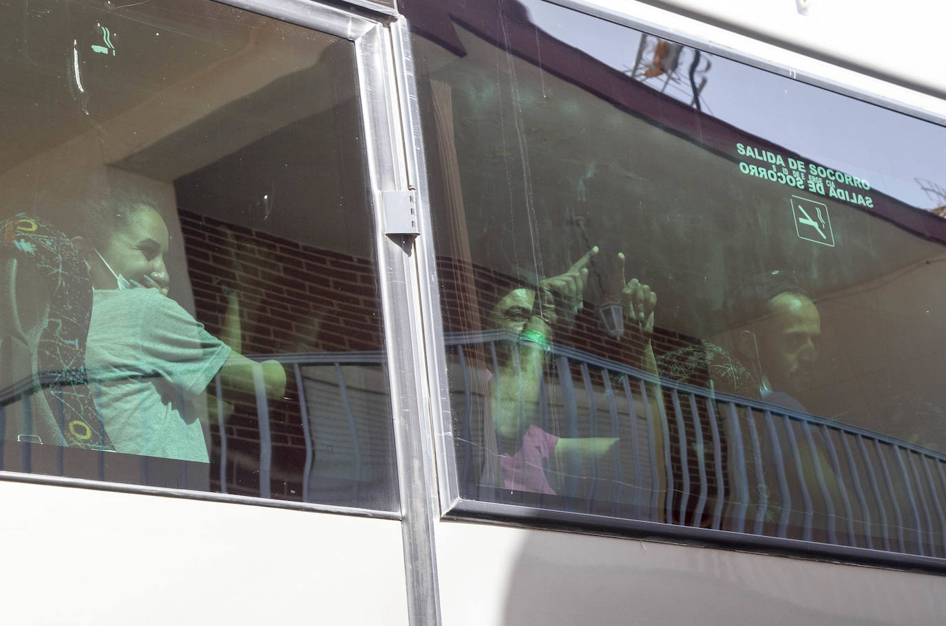 Fotos: Tensión en Los Nietos por llegar argelinos en cuarentena