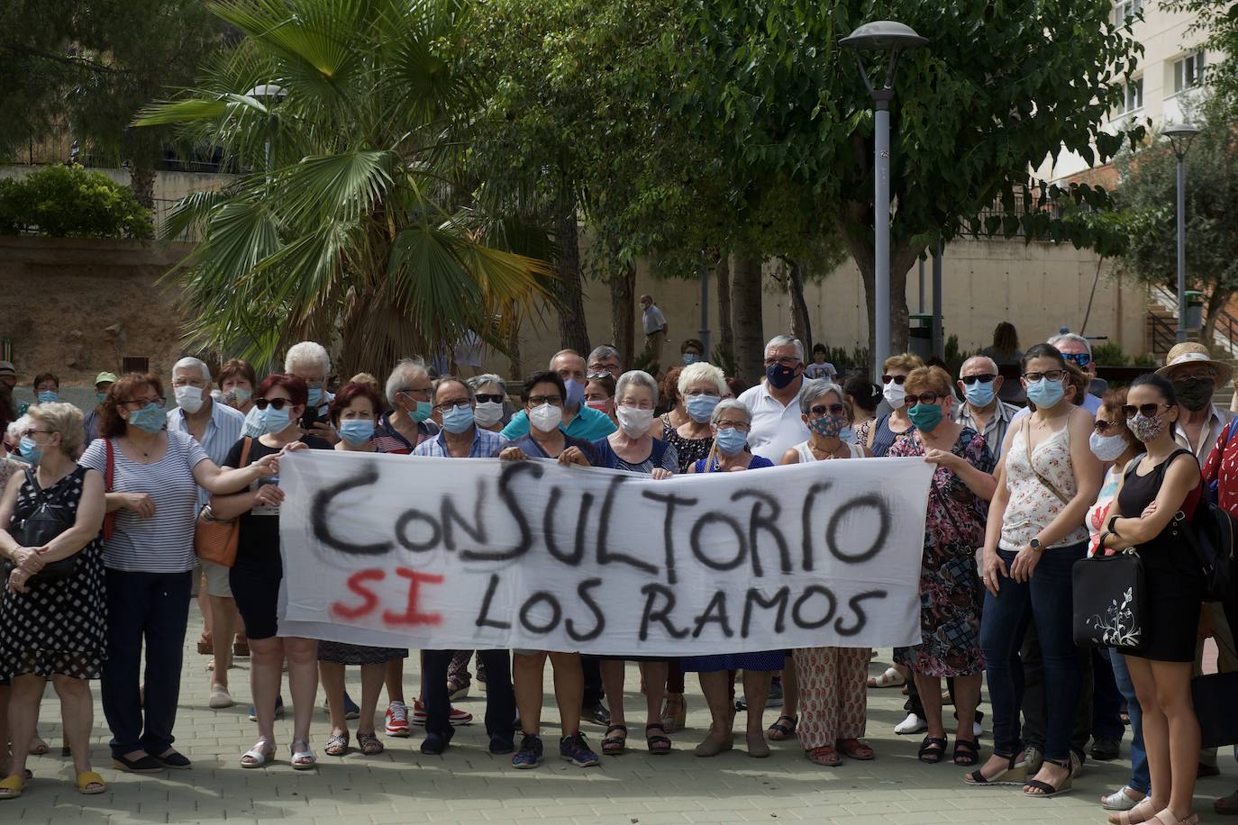 Fotos: Los vecinos de Los Ramos exigen la reapertura del consultorio