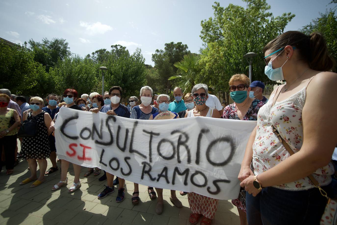 Fotos: Los vecinos de Los Ramos exigen la reapertura del consultorio