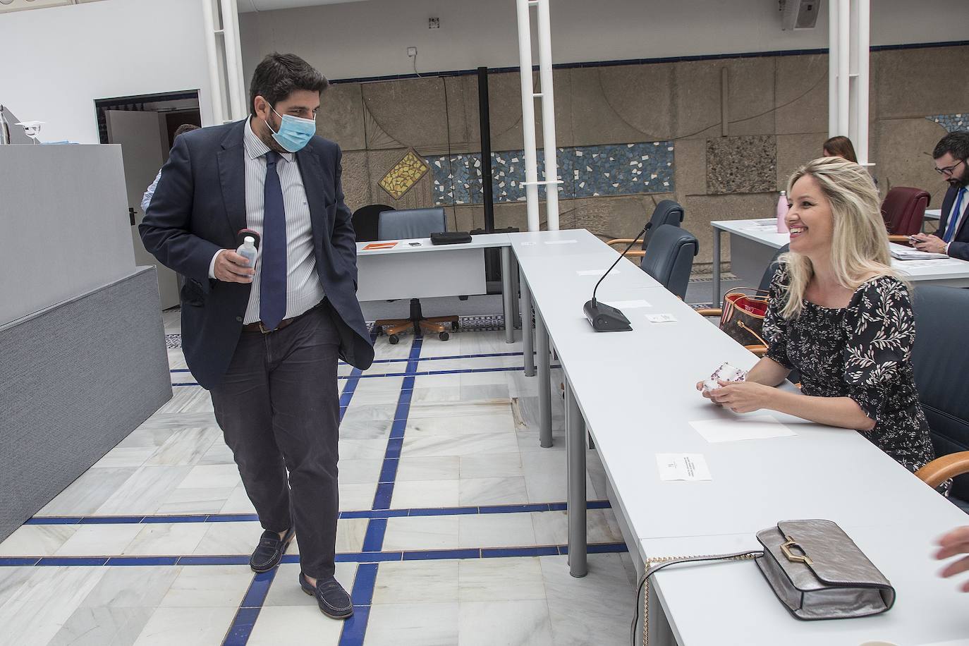 Diputados en el Pleno de la Asamblea Regional.