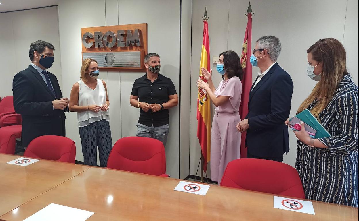 Reunión de la Mesa del Turismo en la sede de la Croem.