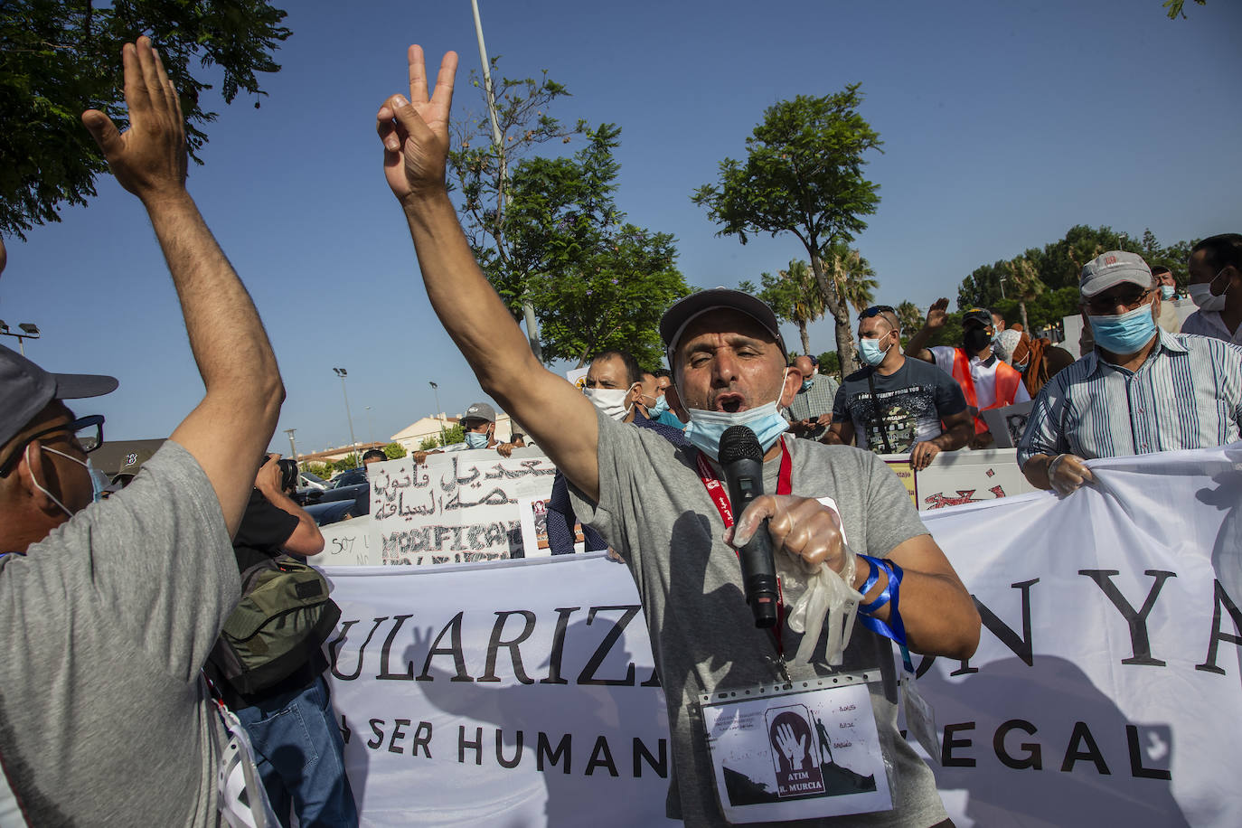 Fotos: Inmigrantes se concentran en Torre Pacheco para reclamar mejores condiciones laborales