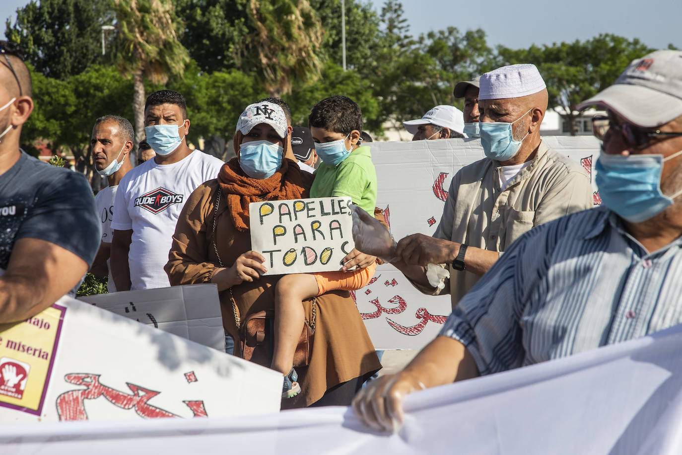 Fotos: Inmigrantes se concentran en Torre Pacheco para reclamar mejores condiciones laborales